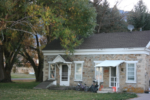 George Washington Baker House — Click on plaque to the right of the door to read!