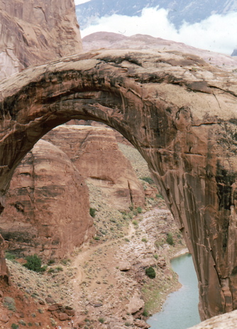 Span--270' (82.30m), Height--290' (88.39 m) — Salmon-pink Navajo sandstone